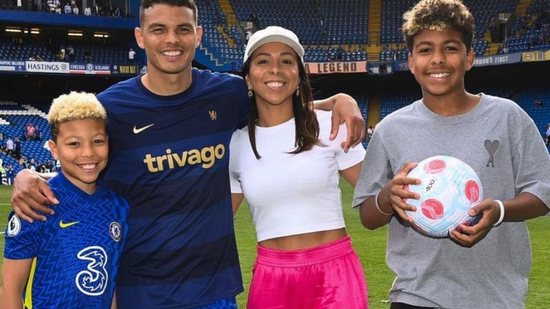 Thiago Silva com filhos e e esposa - Reprodução/ Instagram