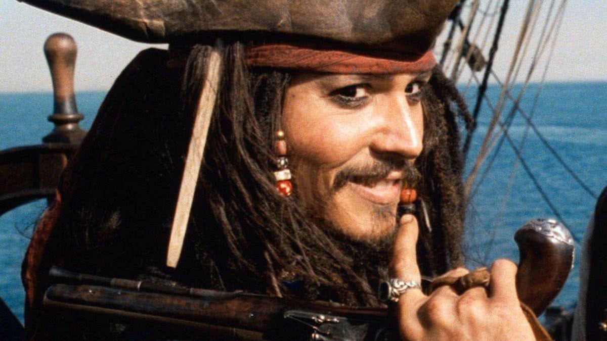 Imagem Pirata de ouro: Johnny Depp surpreende crianças em tratamento contra o câncer