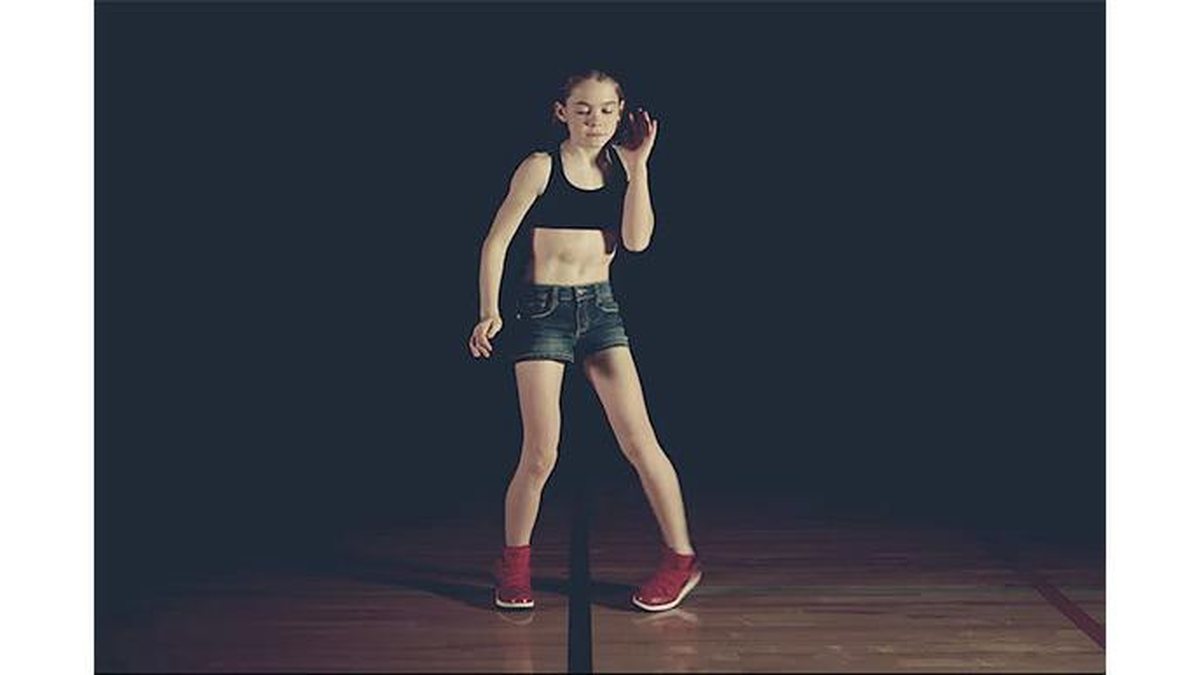 Adilyn Malcolm, de 12 anos, aprendeu a dançar “dubstep” assistindo a vídeos na internet - Reprodução/YouTube