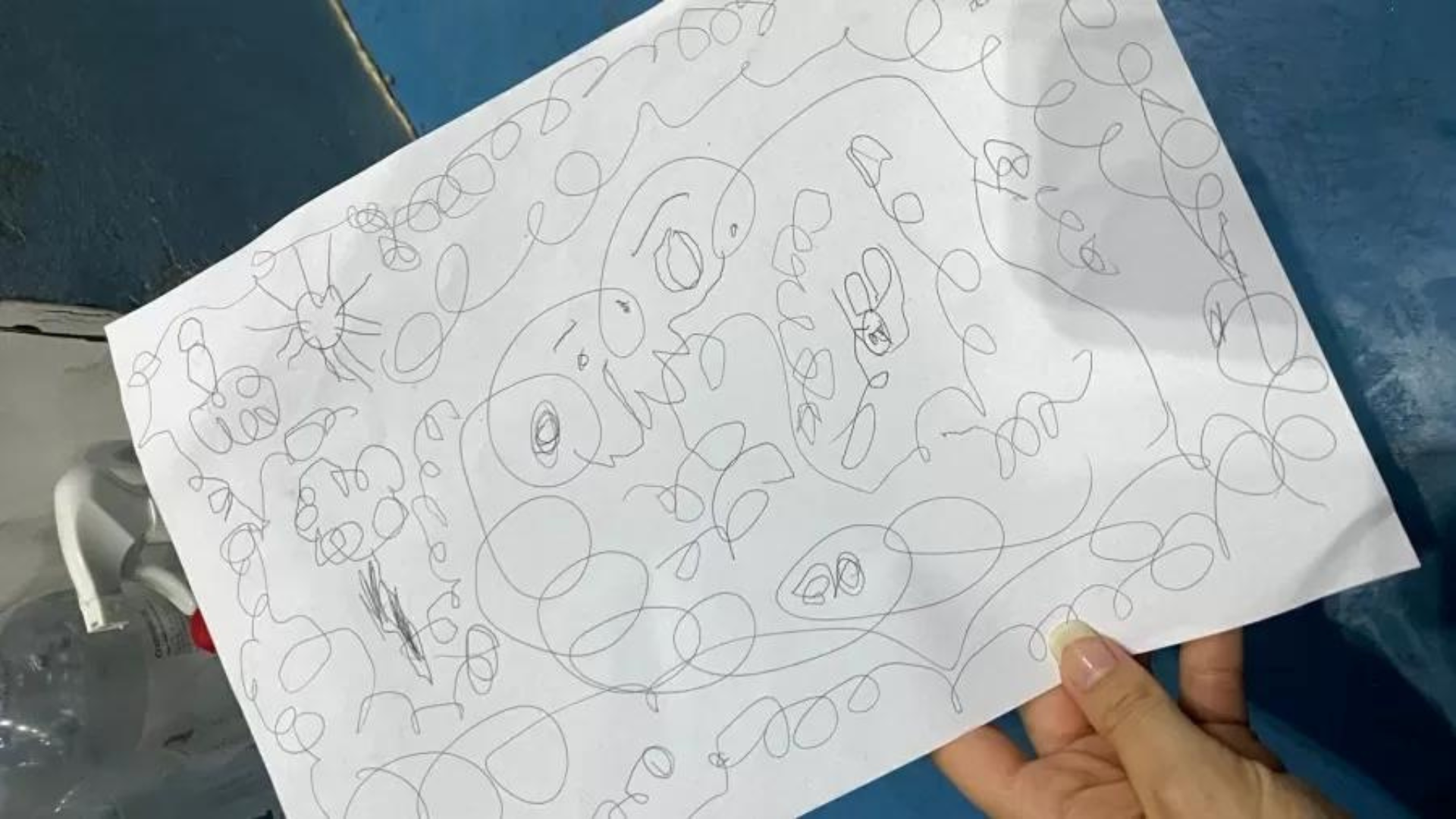 Desenho de criança em abrigo no RS