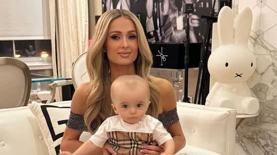 Paris Hilton segurando seu filho Phoenix no colo - Reprodução/Instagram @parishilton