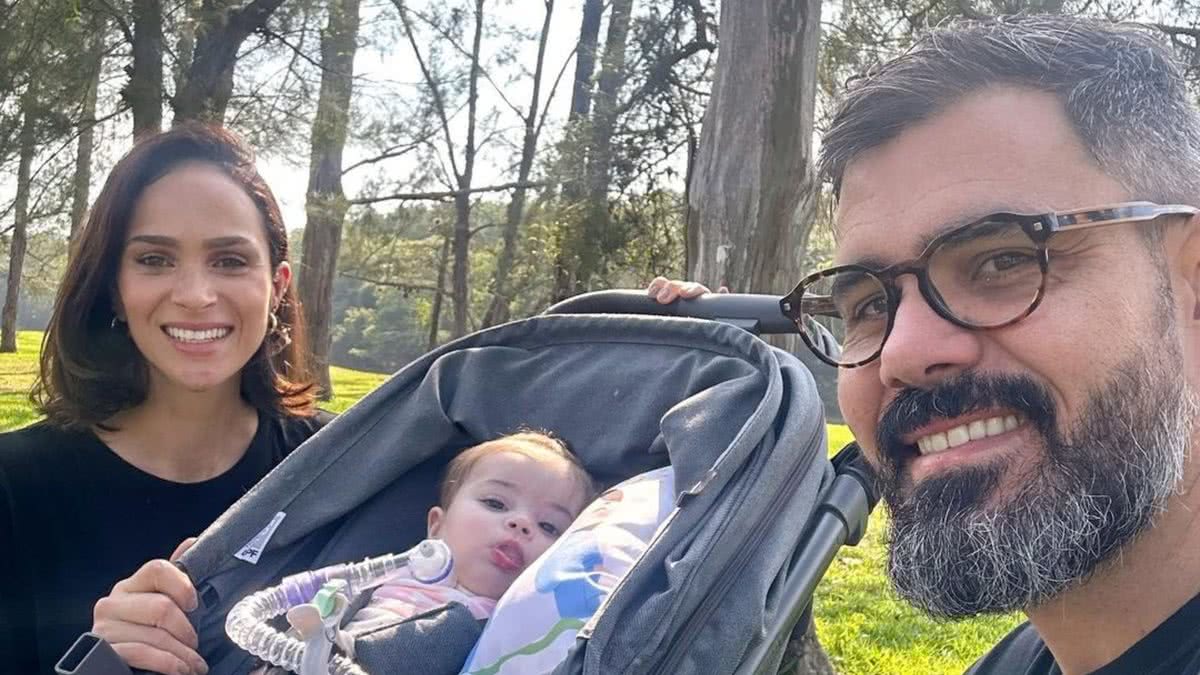 Juliano e Letícia Cazarré passeando com sua filha mais nova, Maria Guilhermina - Reprodução/Instagram