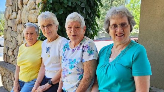 Amigas se reencontram aos 80 anos e moram juntas - (Foto: reprodução/Atria Senior Living)