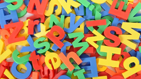 Saiba o que fazer caso seu filho troque as letras - (Foto: Shutterstock)