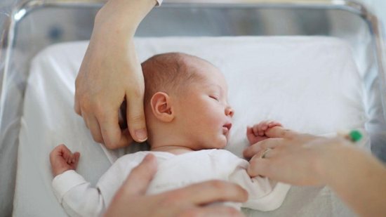 Um dos exames que o recém-nascido é submetido logo após o parto se chama Escala de Apgar, que mede a vitalidade do bebê - iStock