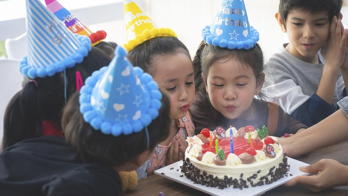 Imagem Escola proíbe que alunos entreguem convites para festas de aniversário e causa polêmica