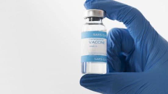 Reino Unido apresenta melhor taxa de vacinação contra Covid-19 na Europa - Shutterstock