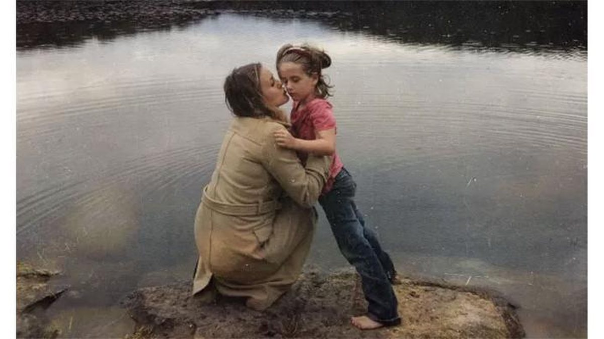 Alicia Silverstone beija o filho Bear Blu Jarecki de 5 anos - Reprodução/Instagram