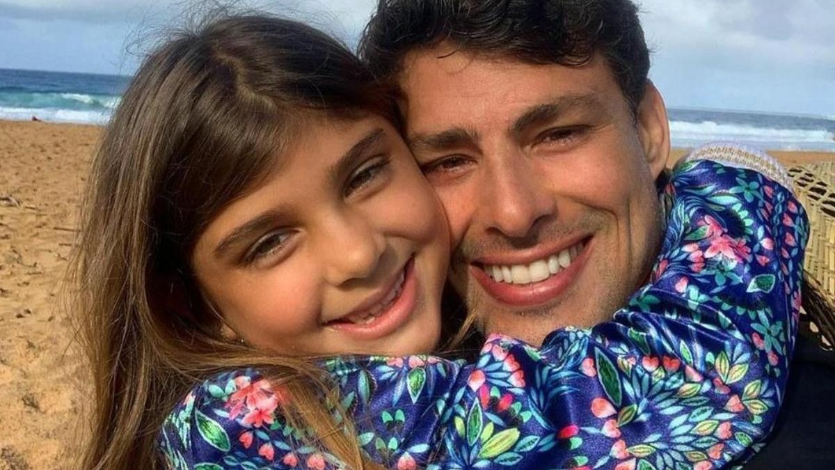 Cauã Reymond mostrou a filha dirigindo em publicação nas redes sociais - Reprodução/Instagram