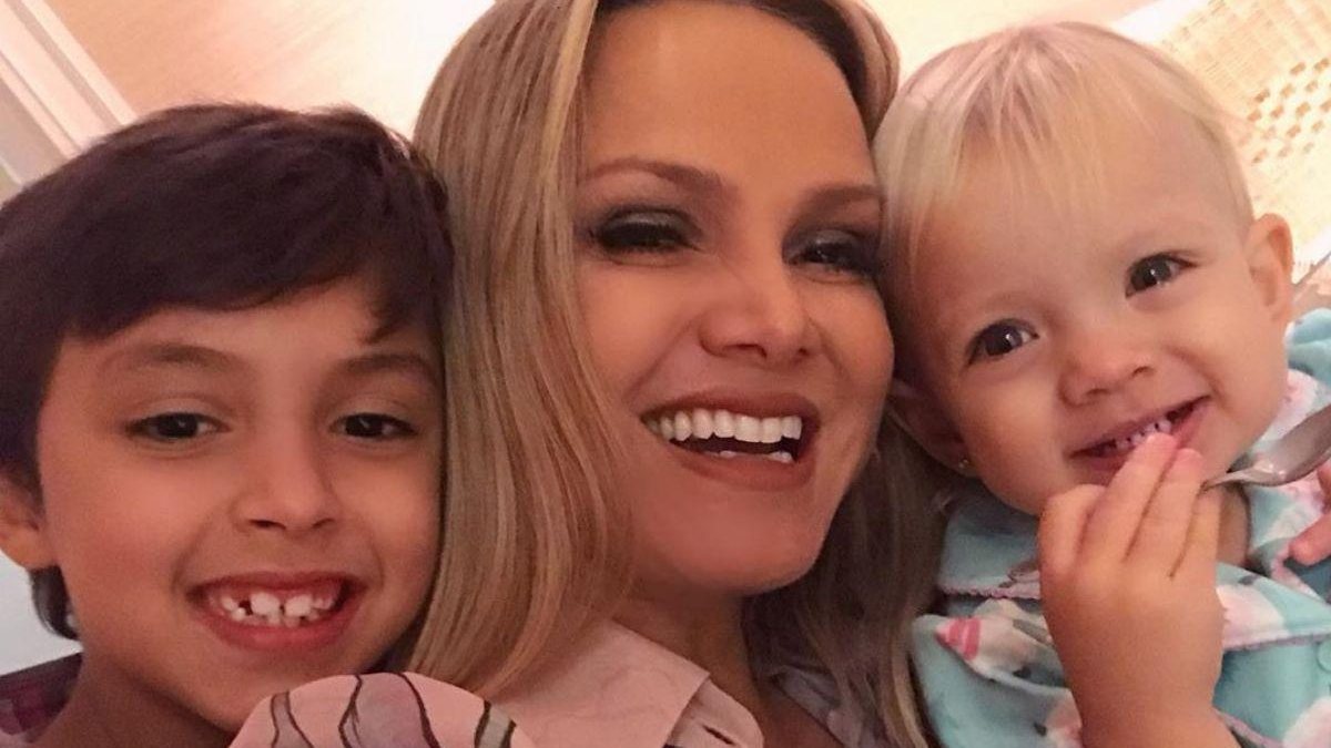 Eliana e os filhos Arthur e Manuela - reprodução / Instagram