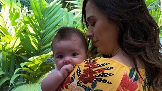 Clara Maria mostrando sua gargalhada no Instagram da mãe, Tatá Werneck - reprodução Instagram