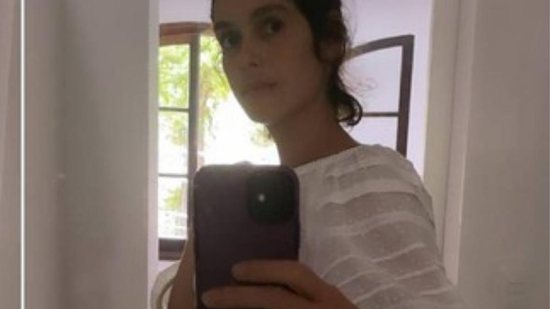 Maria Flor compartilhou um registro da barriga de 5 meses de gestação - Reprodução / Instagram