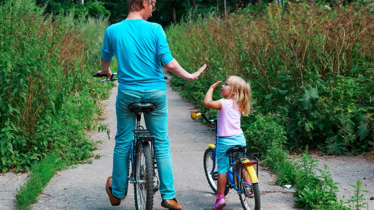 Aprenda a importância da segurança do seu filho ao andar de bicicleta - iStock
