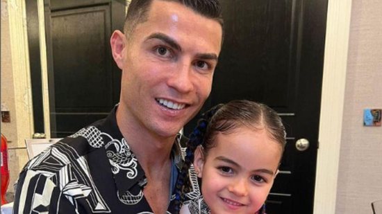 Inesquecível! Cristiano Ronaldo presenteia esposa com exibição no prédio mais alto do mundo em Dubai - Reprodução/Instagram @cristiano