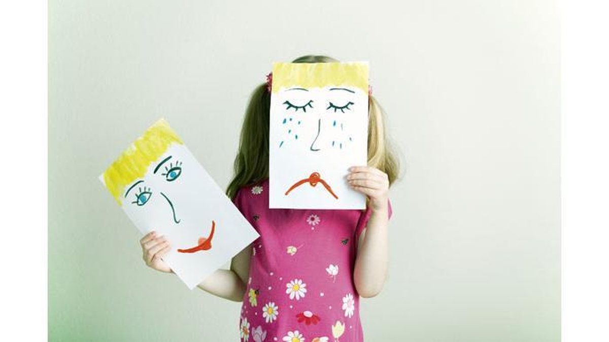 O ideal é pais conversarem sobre os problemas longe dos filhos - Shutterstock