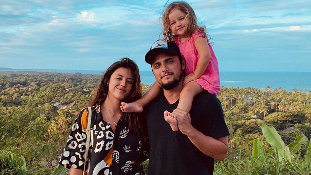 Madalena, Bruno e Yanna estão em uma aventura de viajar de Kombi por todo o Brasil - reprodução/Instagram @antesqueomundoacaba