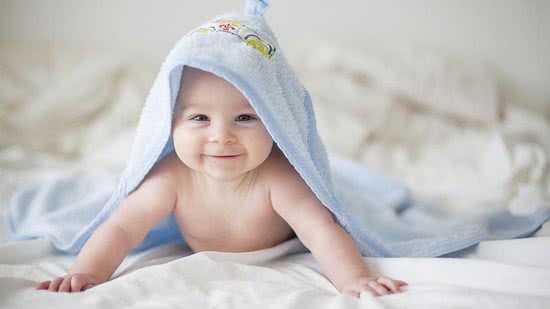 É importante saber que a fralda deve ser trocada a cada mamada do bebê - Getty Images
