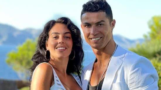 Cristiano Ronaldo compartilhou foto com a mãe. - Reprodução / Instagram