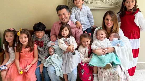 Mariana celebrou o Dia das Mães com os 10 filhos, a mãe e o marido - Reprodução/Instagram @coracaodemami