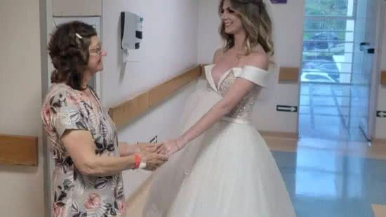 Noiva visita avó em hospital vestida de noiva - Divulgação/ Hospital São José