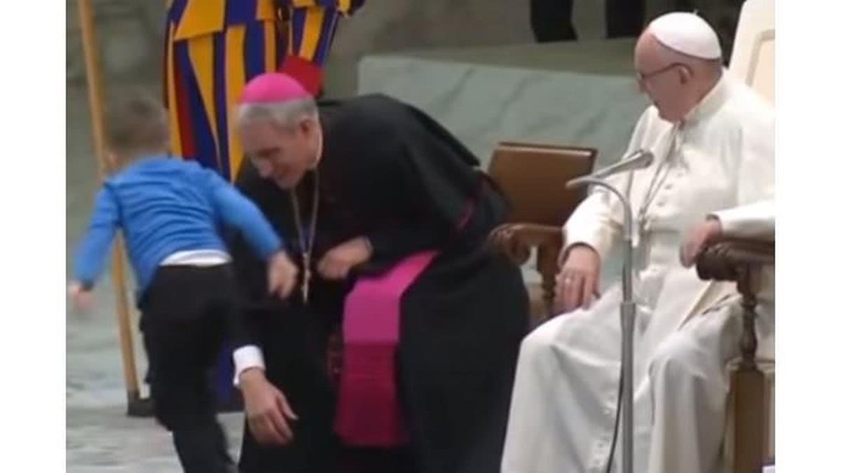 A criança argentina que roubou a cena no Vaticano - Reprodução/ Youtube