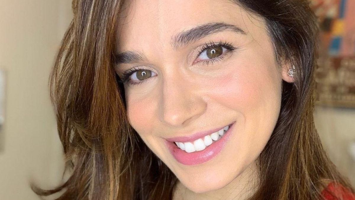 Sabrina Petraglia recebe vacina da covid-19 pela fila da xepa - reprodução Instagram