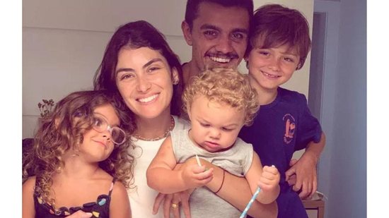 Ela é mãe de Joaquim, de 6 anos, Maria, de 3, e Vicente, de 11 meses - Reprodução/ Instagram @uhlmannmariana