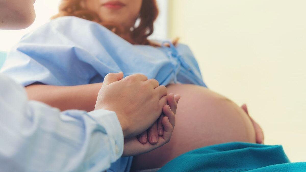 Marido pede para esposa grávida dar à luz sem anestesia - Getty Images