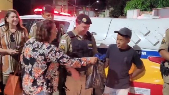 Garoto devolve celular perdido - Reprodução/Policia Militar de Minas Gerais