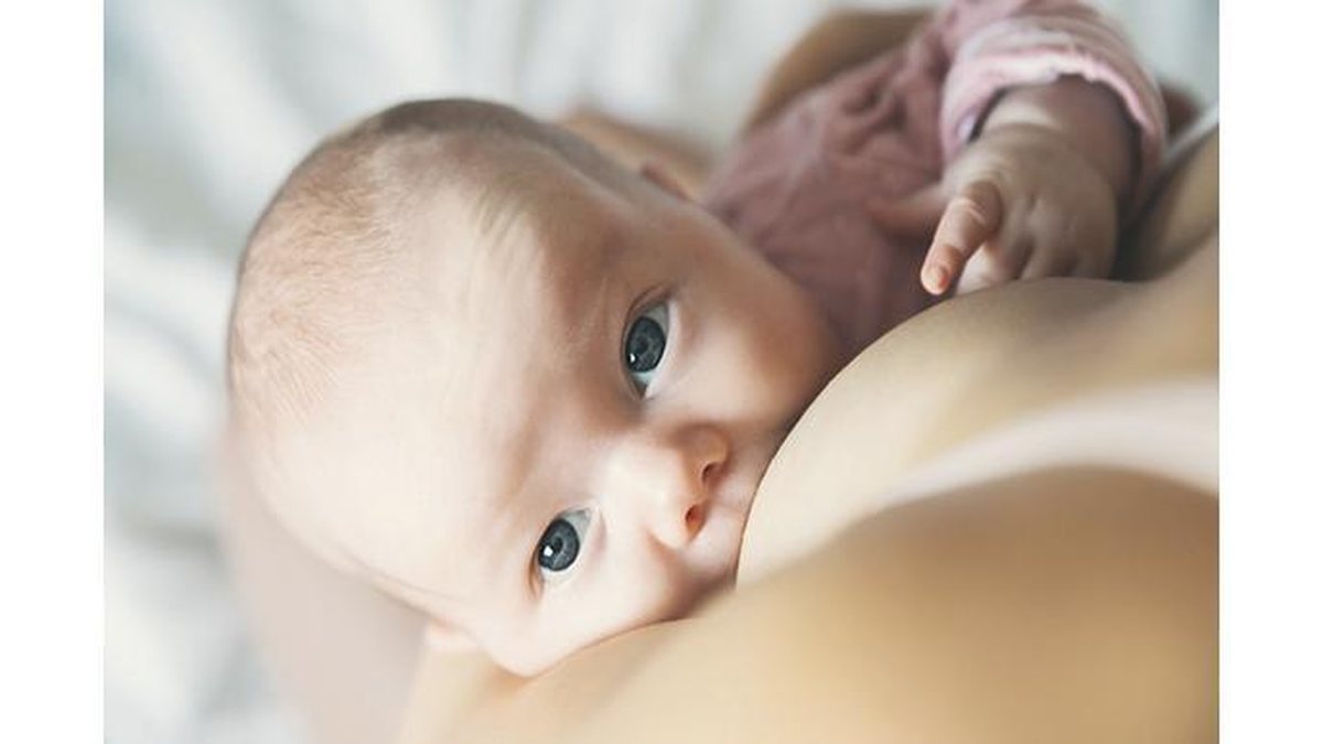 Leite materno é importante para a saúde do bebê - iStock