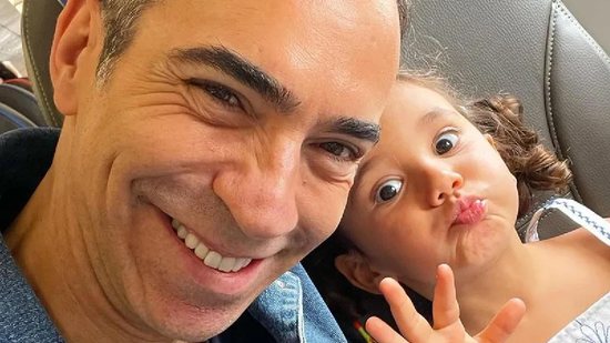 Cesar Tralli posou ao lado da filha Manuela - Reprodução/Instagram