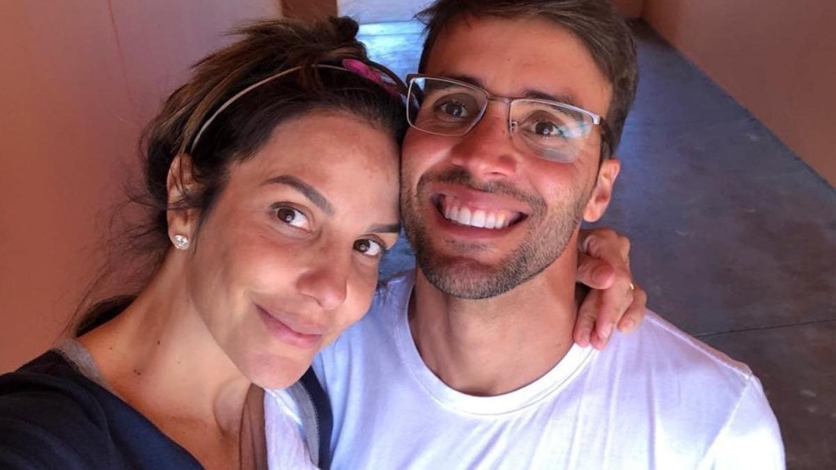 Ivete Sangalo e a família no aniversário de 1 ano das gêmeas - reprodução/ Instagram/ @ivetesangalo