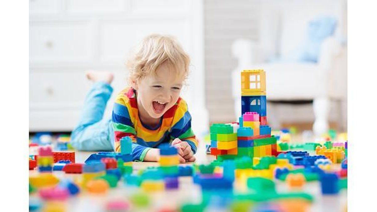 Brincar é essencial para o crescimento do seu filho - Getty Images