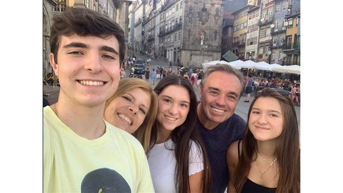 Gugu com os filhos João Augusto, Sofia e Marina - reprodução/Instagram @guguliberato