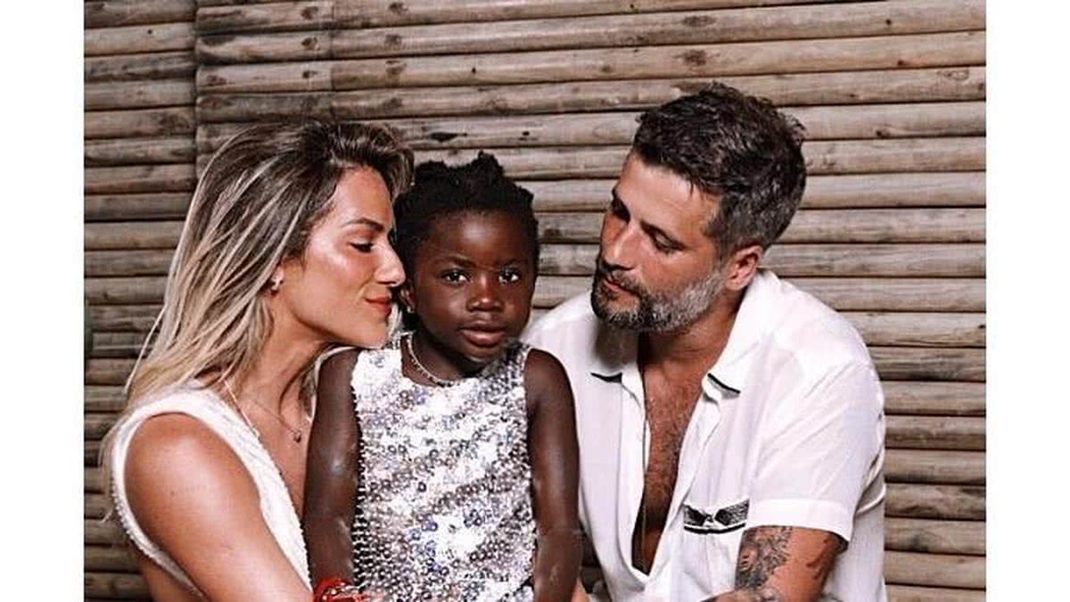 Bruno Gagliasso e Giovanna Ewbank adotaram mais uma criança do Malawi - Reprodução/Instagram