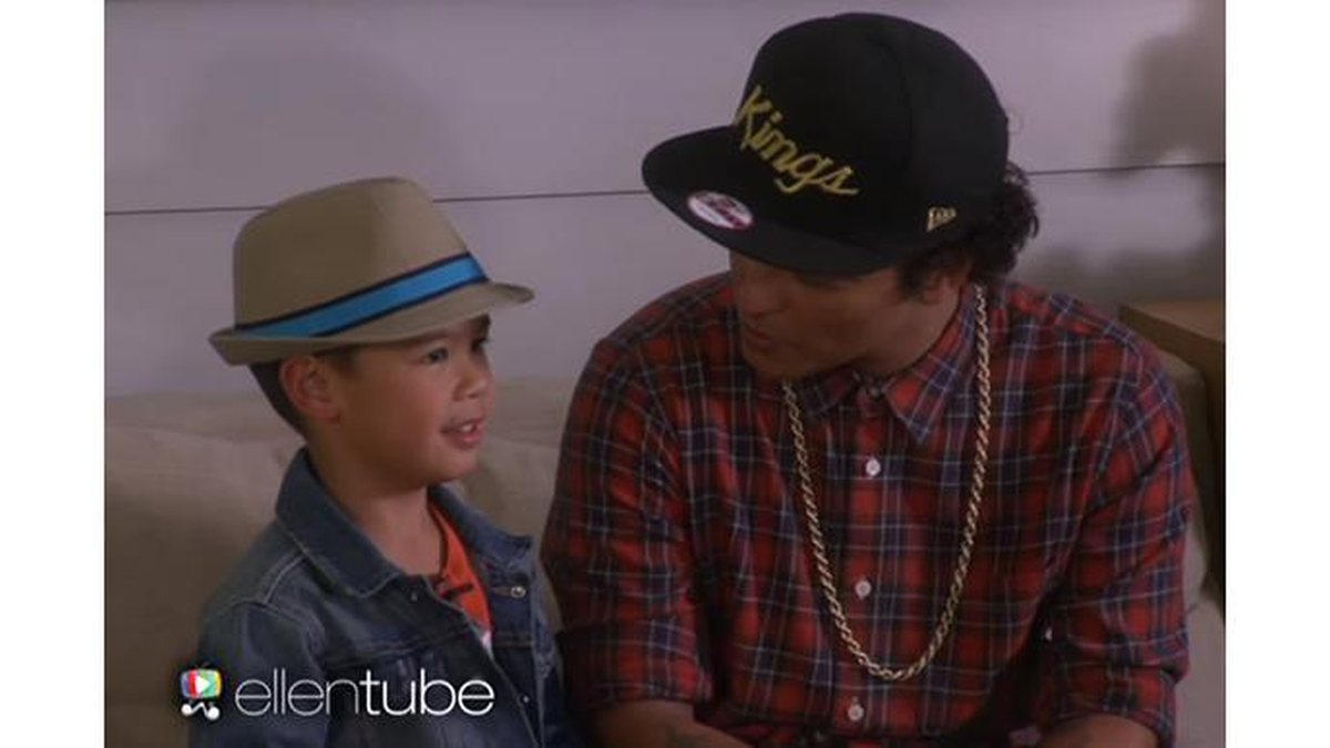 Imagem Aumente o som: menino de 6 anos canta Uptown Funk com Bruno Mars