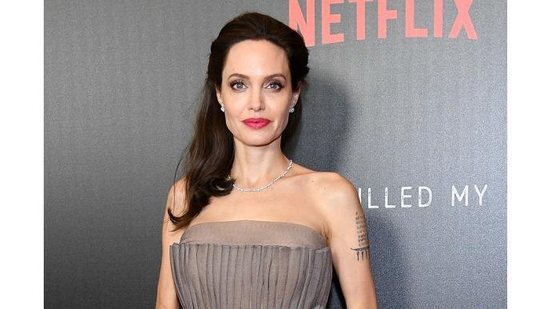 Angelina Jolie aparece acompanhada dos filhos - Getty Images