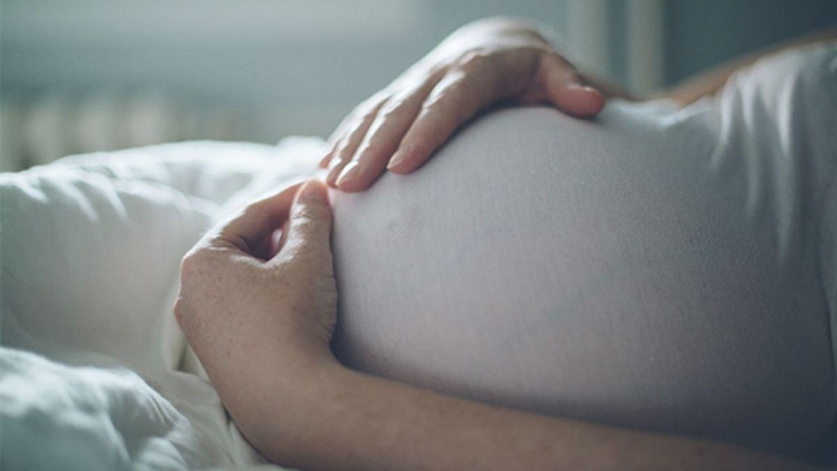 Mãe conta que escondeu a gravidez de toda a família durante pandemia - Getty Images