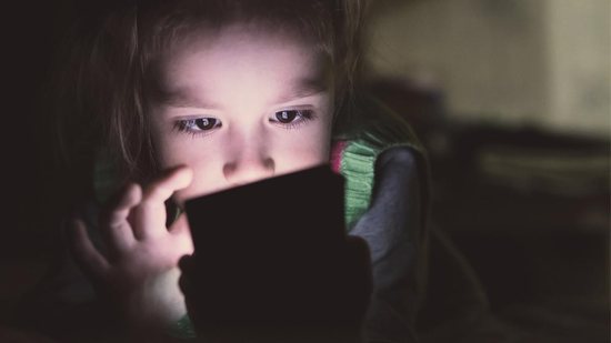 Imagem Criança no mundo digital: entenda a importância do respeito e limites para uma boa convivência