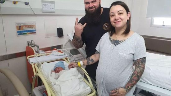 Casal que deu à luz durante show do Metallica ganha presente inédito da banda - Reprodução/Instagram