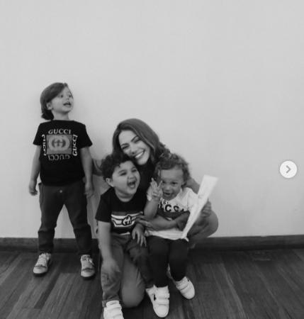 Sarah e os três filhos 